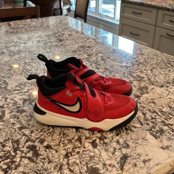 Nike Kids Preschool Hustle D11 Basketball Shoes - Picture 3 of 8